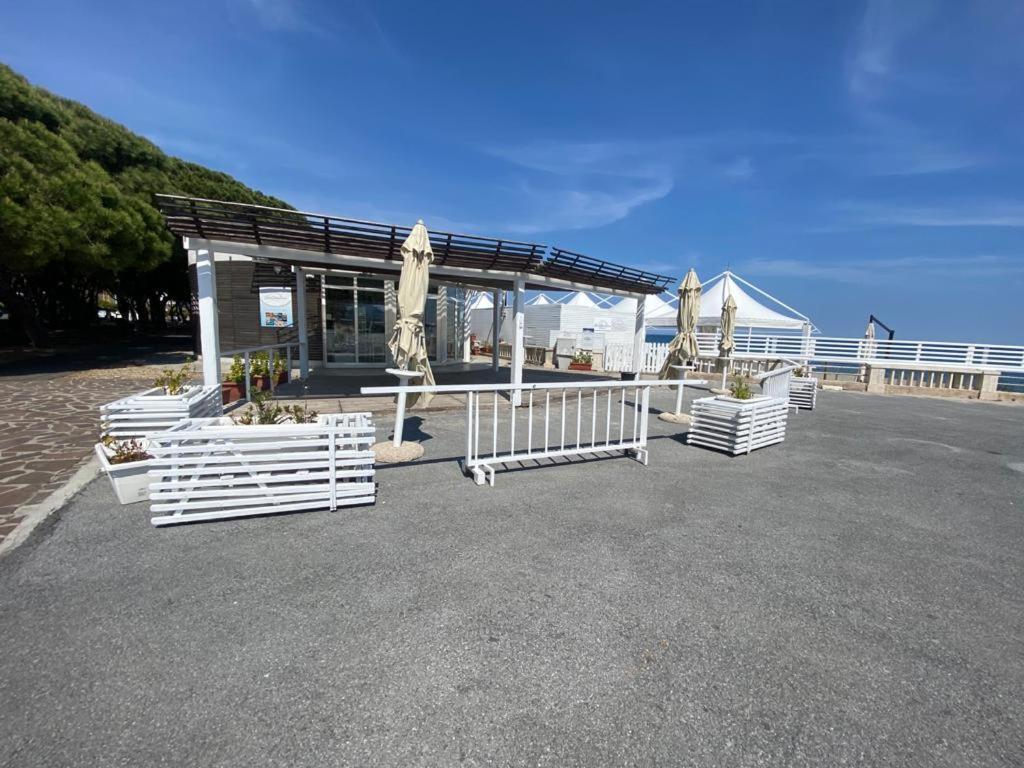 Villa Paolina Ceriale - App. 4 Posti Buitenkant foto