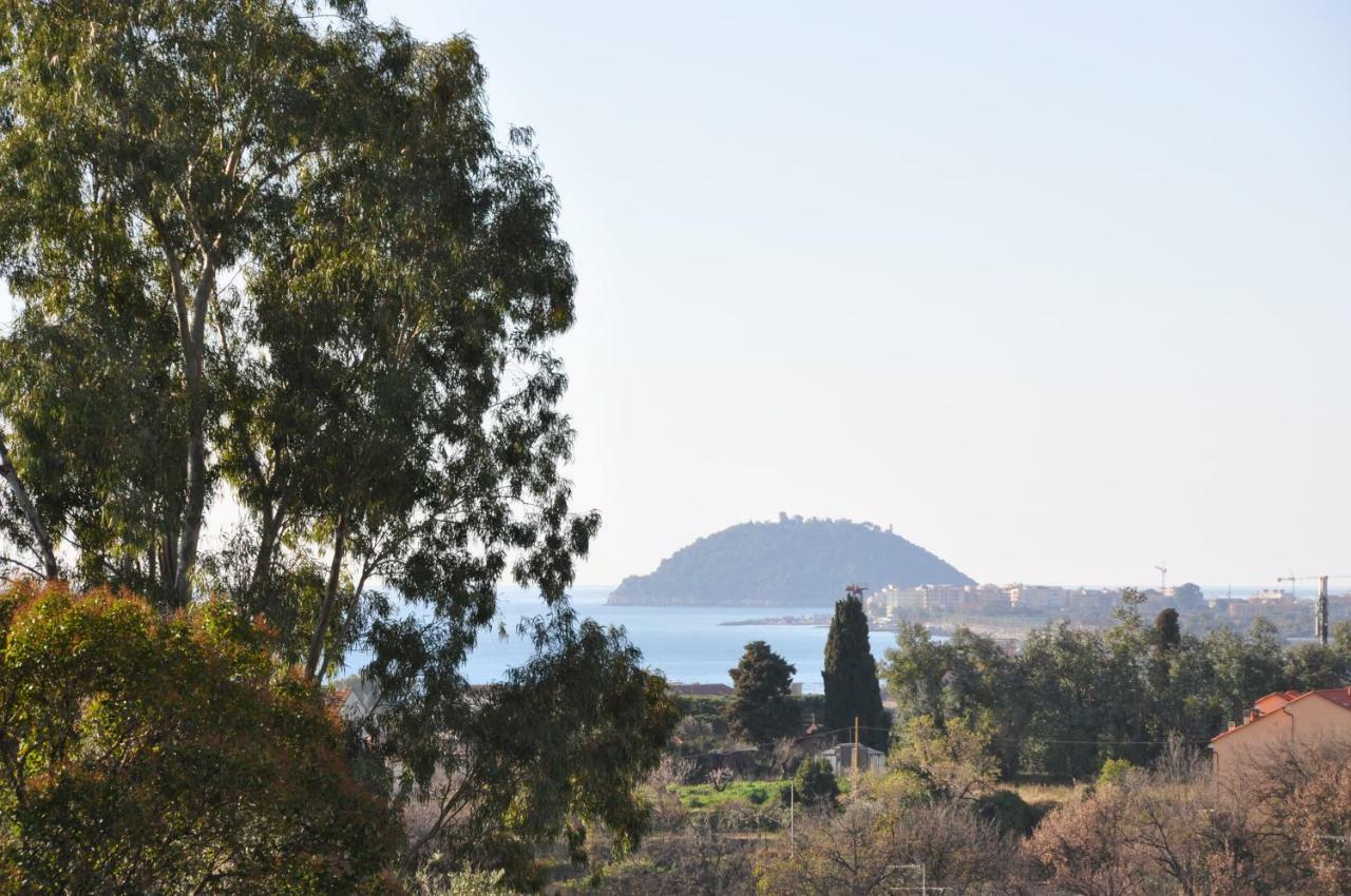 Villa Paolina Ceriale - App. 4 Posti Buitenkant foto